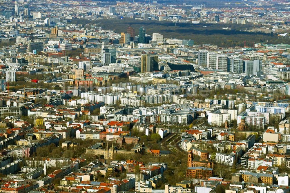 Luftbild Berlin - Stadtansicht vom Innenstadtbereich über Kreuzberg mit Blick Richtung Tiergarten in Berlin, Deutschland