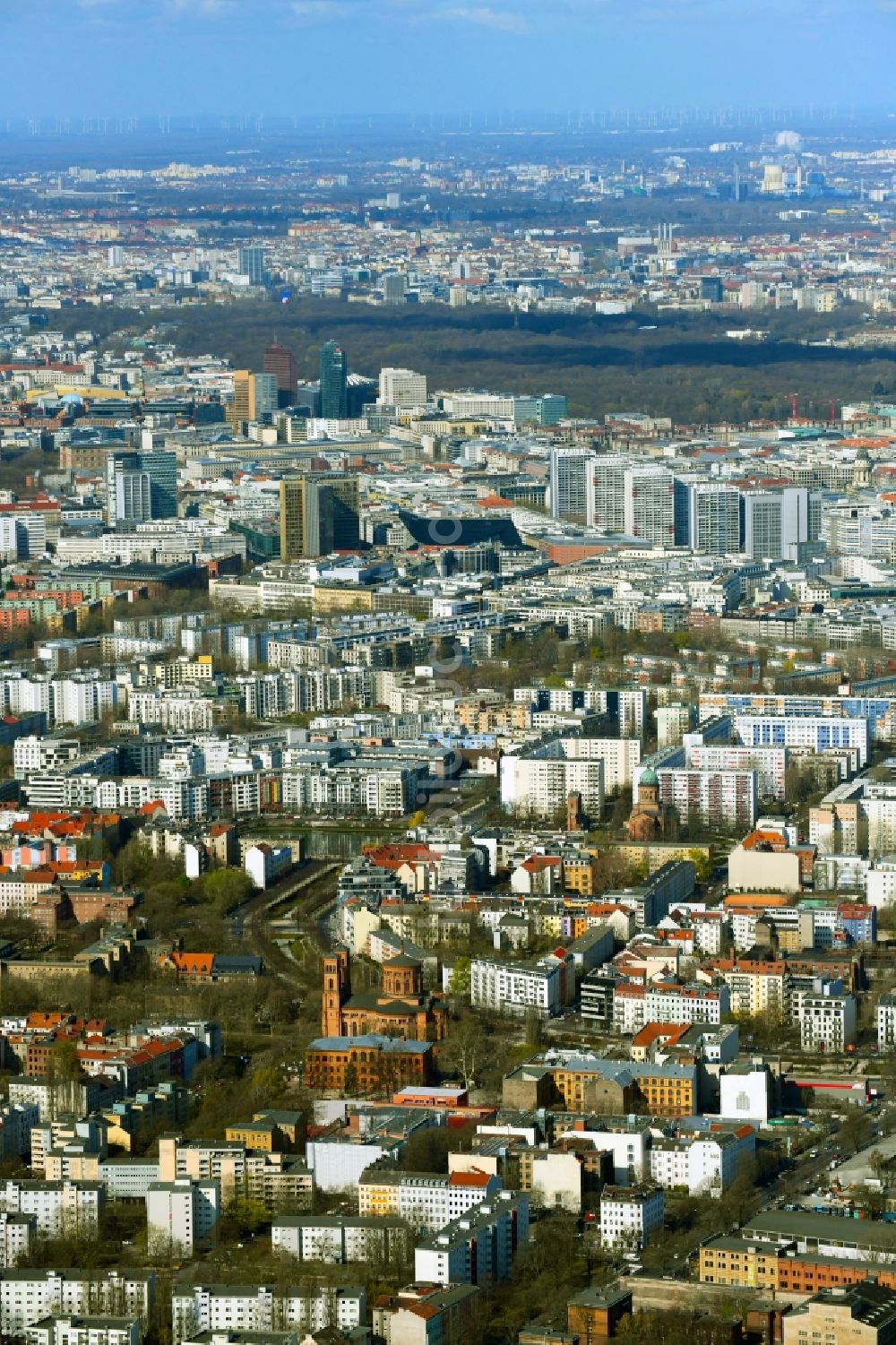 Berlin von oben - Stadtansicht vom Innenstadtbereich über Kreuzberg mit Blick Richtung Tiergarten in Berlin, Deutschland