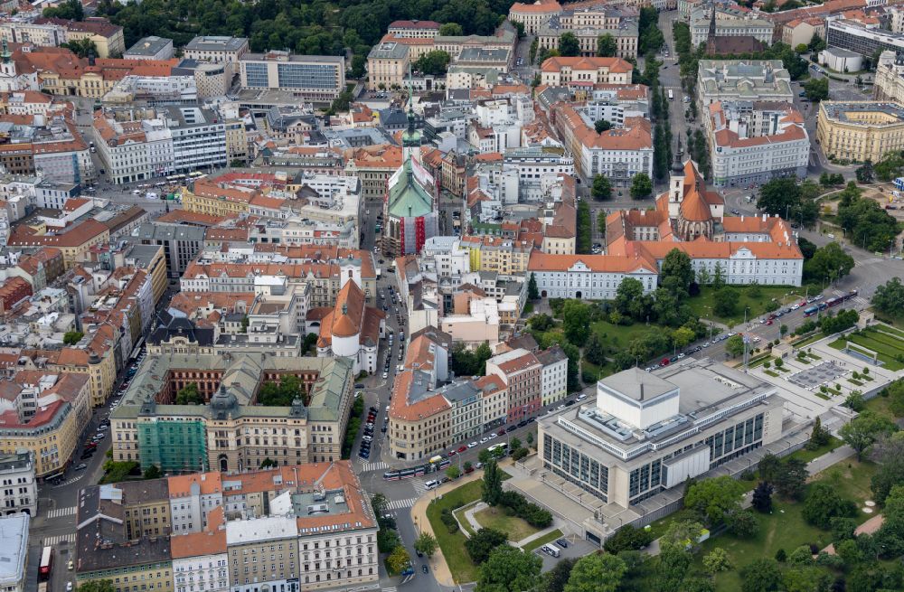 Luftaufnahme Brünn - Brno - Stadtansicht vom Innenstadtbereich in Brünn - Brno in Jihomoravsky kraj - Mähren, Tschechien