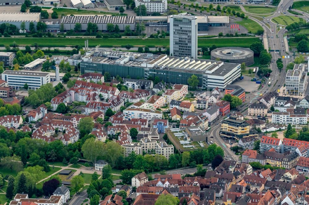 Luftaufnahme Offenburg - Stadtansicht vom Innenstadtbereich mit Burda Medien und Messegelände in Offenburg im Bundesland Baden-Württemberg, Deutschland