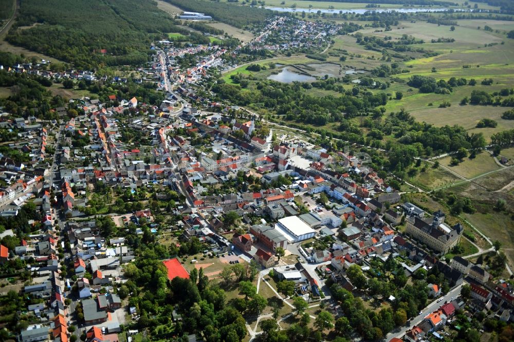 Luftaufnahme Coswig (Anhalt) - Stadtansicht vom Innenstadtbereich in Coswig (Anhalt) im Bundesland Sachsen-Anhalt, Deutschland