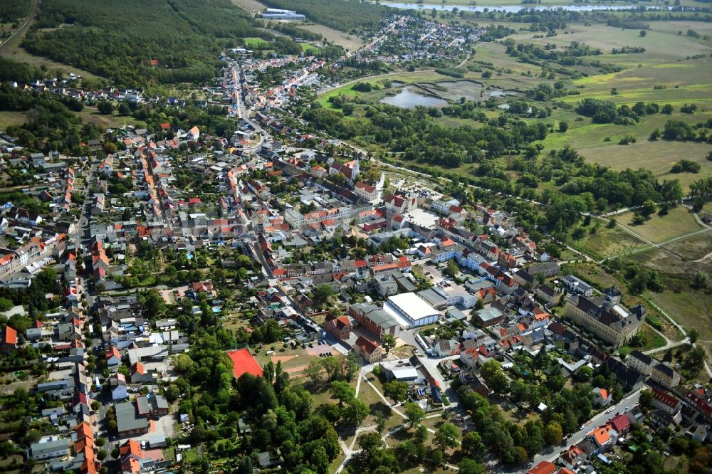 Coswig (Anhalt) von oben - Stadtansicht vom Innenstadtbereich in Coswig (Anhalt) im Bundesland Sachsen-Anhalt, Deutschland