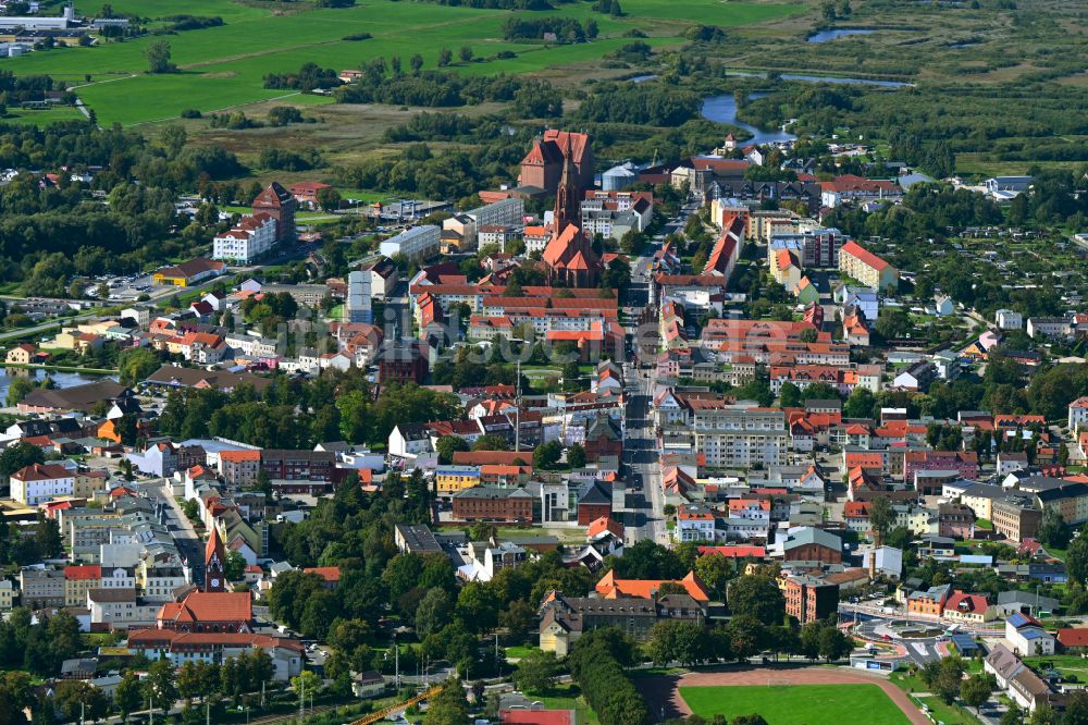 Demmin von oben - Stadtansicht vom Innenstadtbereich in Demmin im Bundesland Mecklenburg-Vorpommern, Deutschland