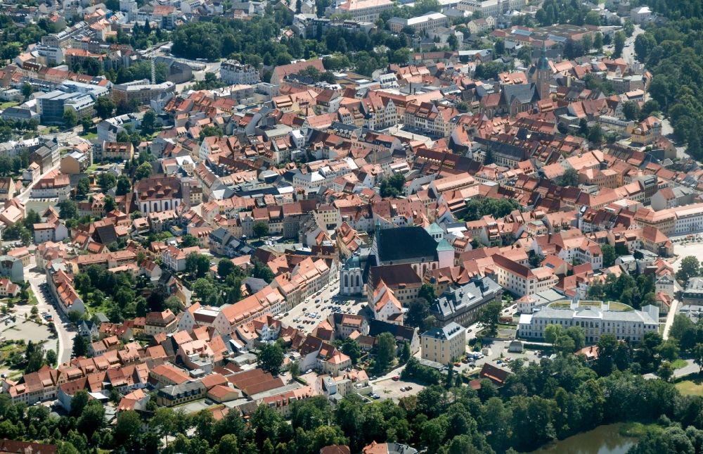 Freiberg aus der Vogelperspektive: Stadtansicht vom Innenstadtbereich und Dom in Freiberg im Bundesland Sachsen