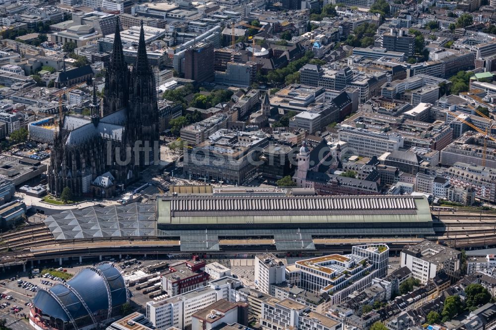 Köln von oben - Stadtansicht vom Innenstadtbereich mit Dom und Hauptbahnhof in Köln im Bundesland Nordrhein-Westfalen, Deutschland