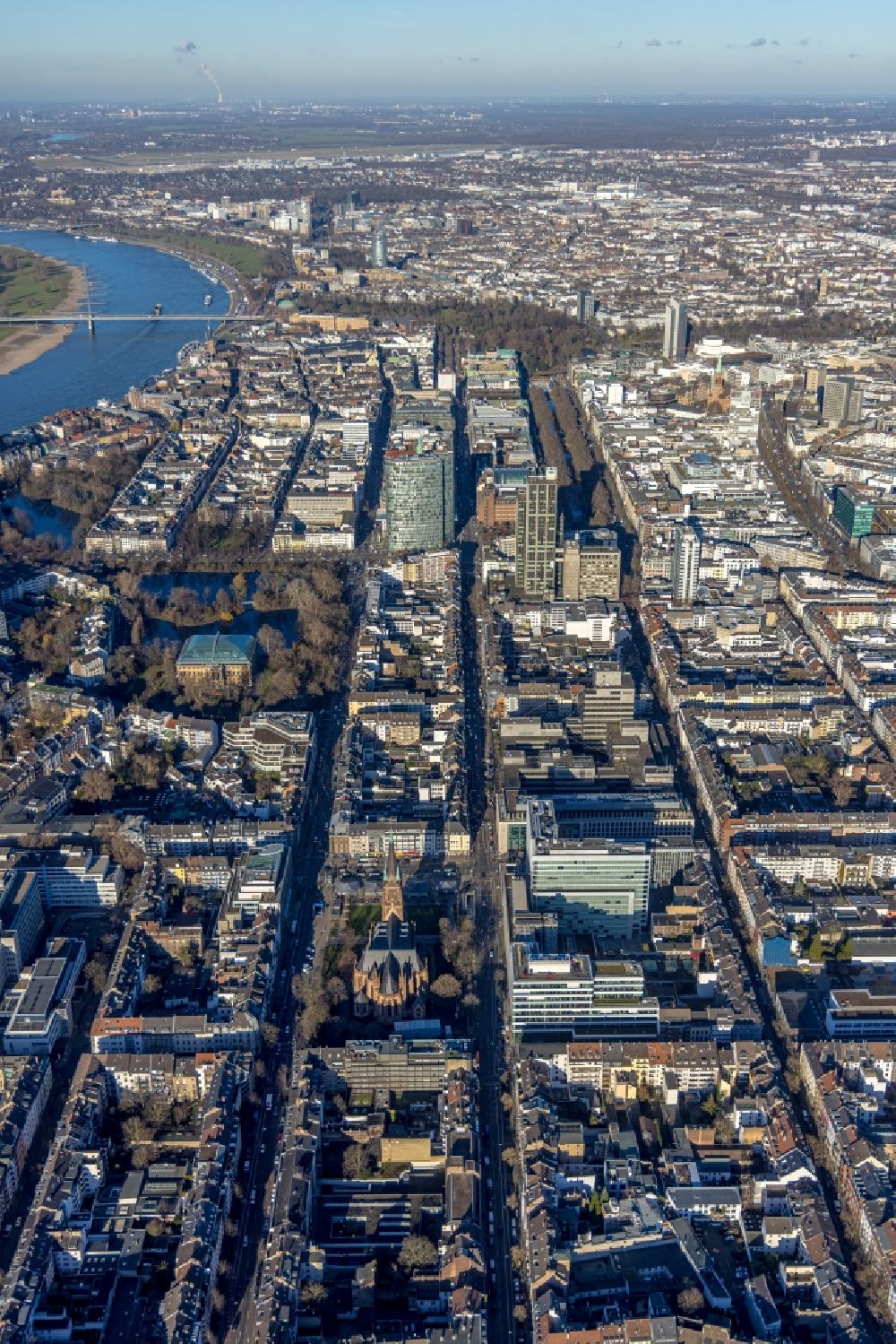 Luftaufnahme Düsseldorf - Stadtansicht vom Innenstadtbereich in Düsseldorf im Bundesland Nordrhein-Westfalen, Deutschland