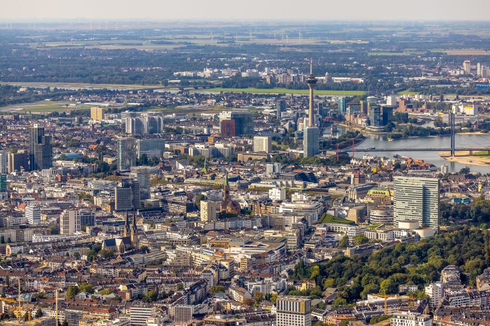Düsseldorf von oben - Stadtansicht vom Innenstadtbereich in Düsseldorf im Bundesland Nordrhein-Westfalen, Deutschland