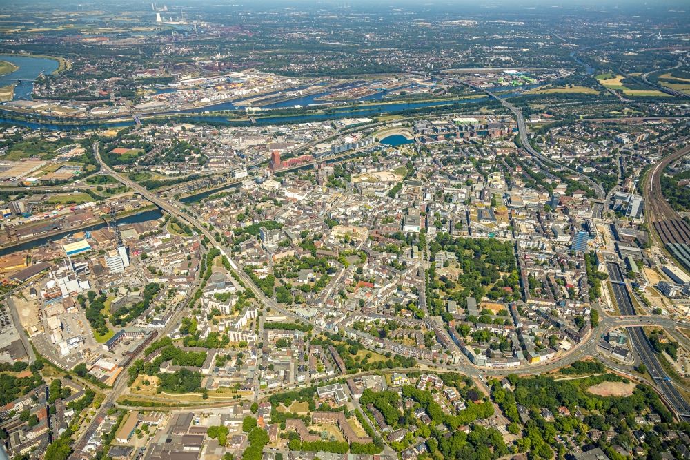 Duisburg von oben - Stadtansicht vom Innenstadtbereich in Duisburg im Bundesland Nordrhein-Westfalen, Deutschland