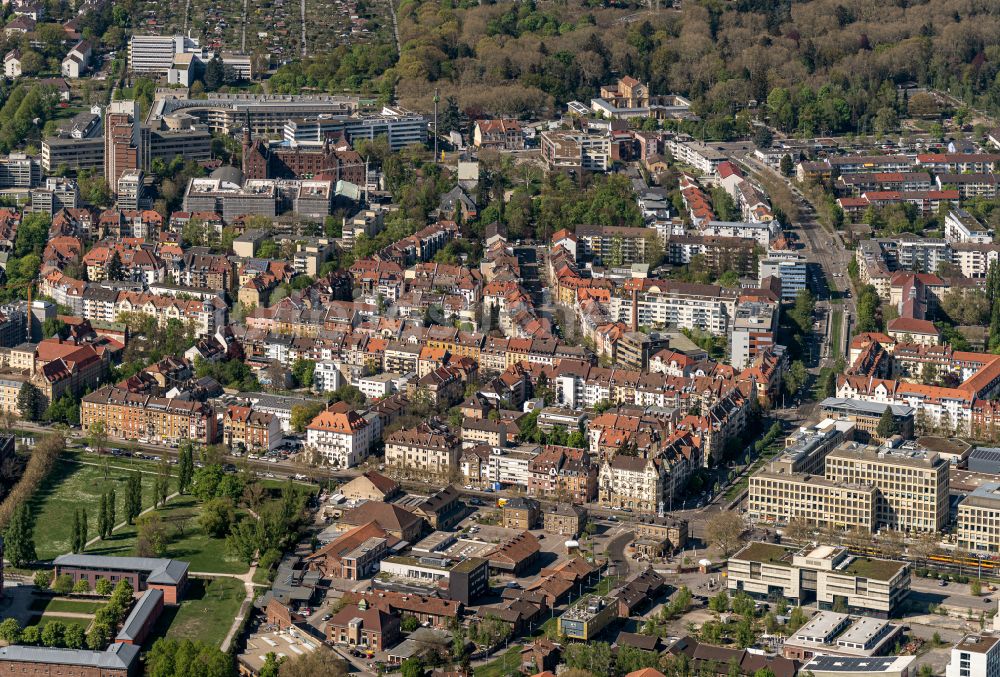Luftaufnahme Karlsruhe - Stadtansicht vom Innenstadtbereich Durlacher Tor in Karlsruhe im Bundesland Baden-Württemberg, Deutschland