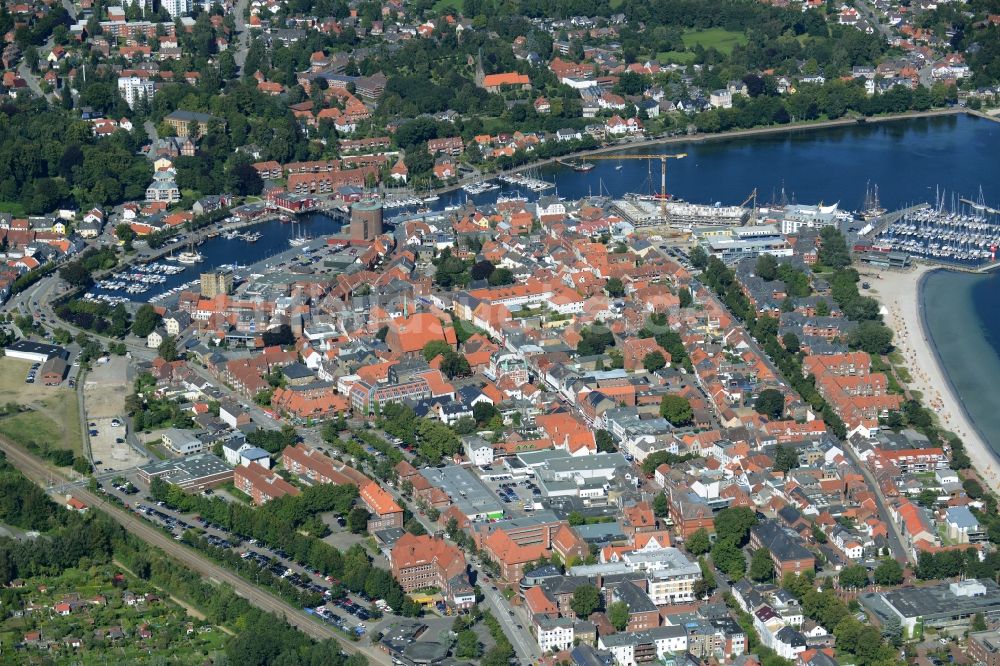 Luftaufnahme Eckernförde - Stadtansicht vom Innenstadtbereich in Eckernförde im Bundesland Schleswig-Holstein