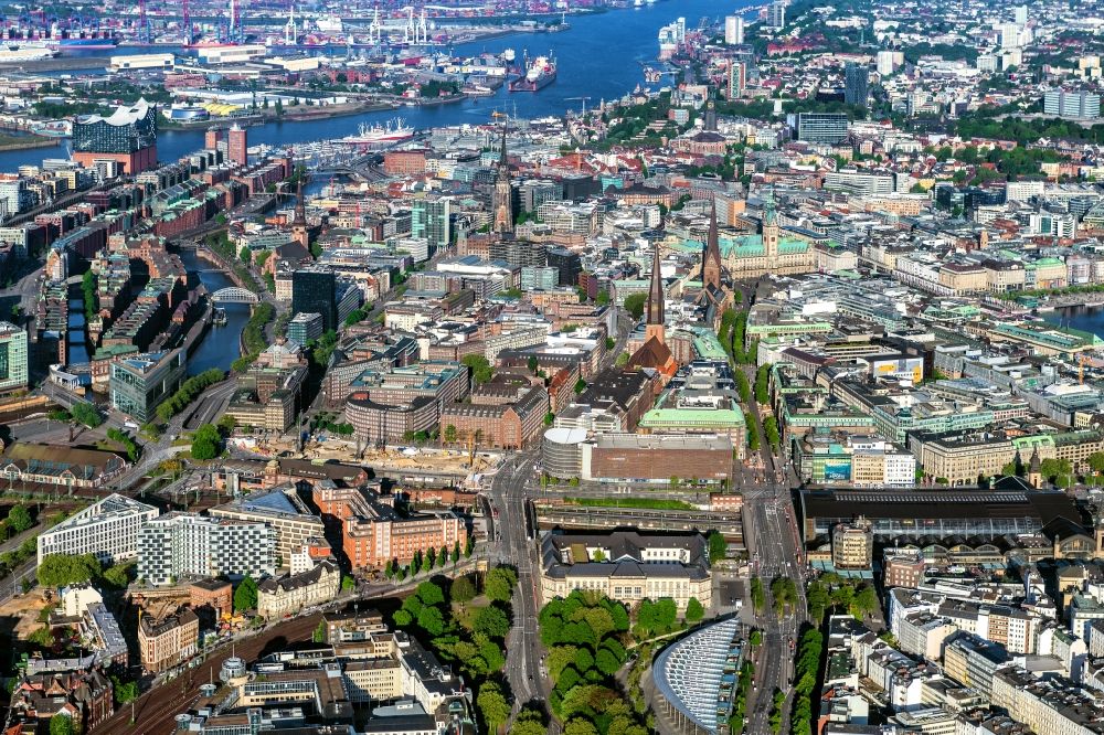 Luftbild Hamburg - Stadtansicht vom Innenstadtbereich entlang der Adenauerallee - Kurt-Schumacher-Allee in Hamburg, Deutschland