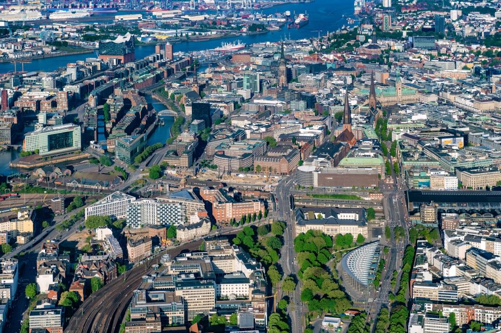 Luftaufnahme Hamburg - Stadtansicht vom Innenstadtbereich entlang der Adenauerallee - Kurt-Schumacher-Allee in Hamburg, Deutschland