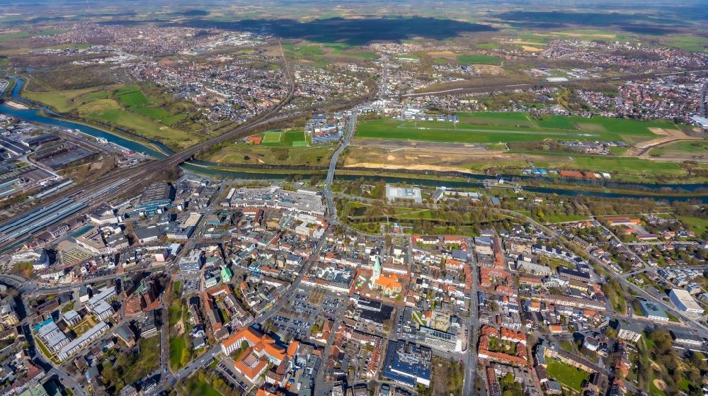 Hamm aus der Vogelperspektive: Stadtansicht vom Innenstadtbereich entlang der B63 in Hamm im Bundesland Nordrhein-Westfalen, Deutschland
