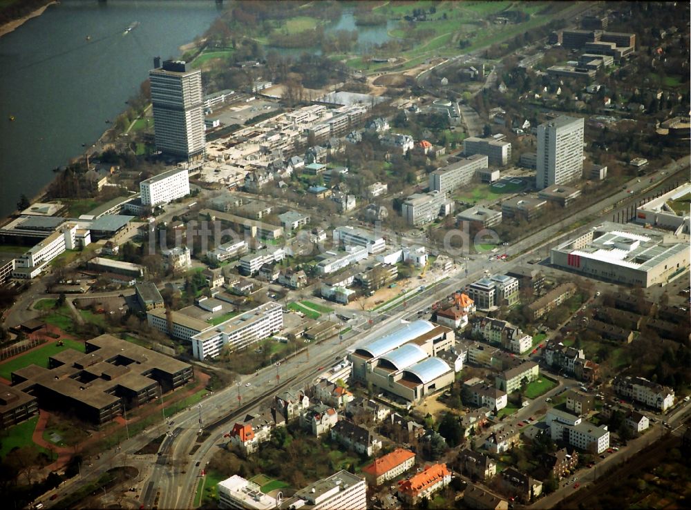 Luftaufnahme Bonn - Stadtansicht vom Innenstadtbereich entlang der Willy-Brandt-Allee im Ortsteil Kessenich in Bonn im Bundesland Nordrhein-Westfalen, Deutschland