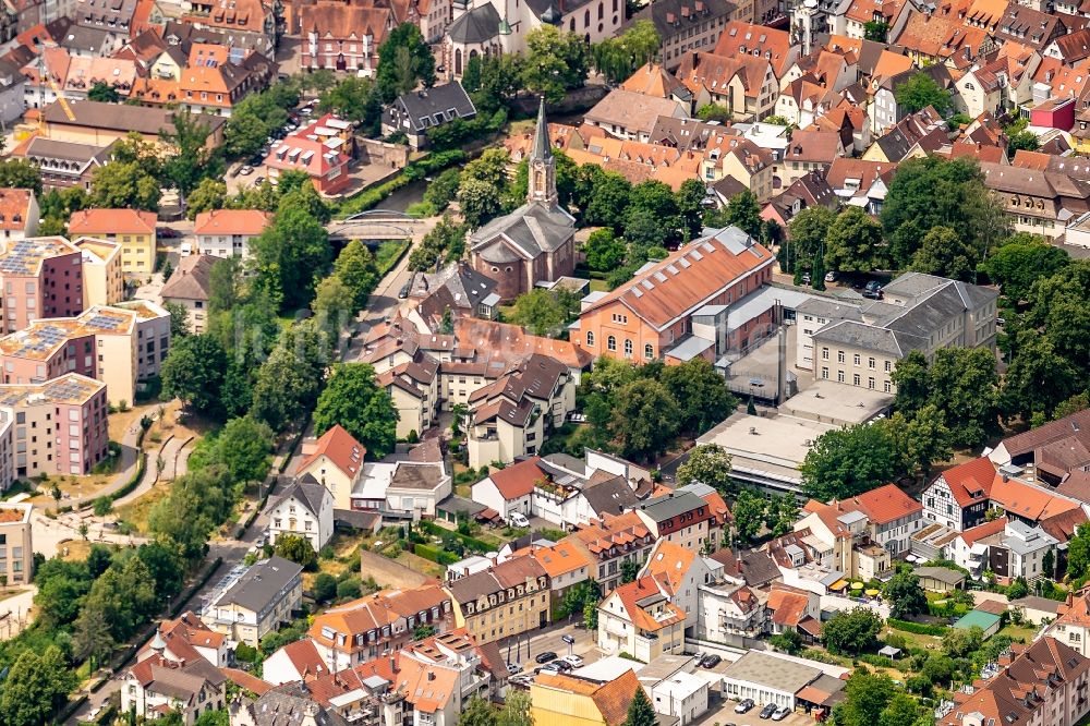 Ettlingen von oben - Stadtansicht vom Innenstadtbereich in Ettlingen im Bundesland Baden-Württemberg, Deutschland