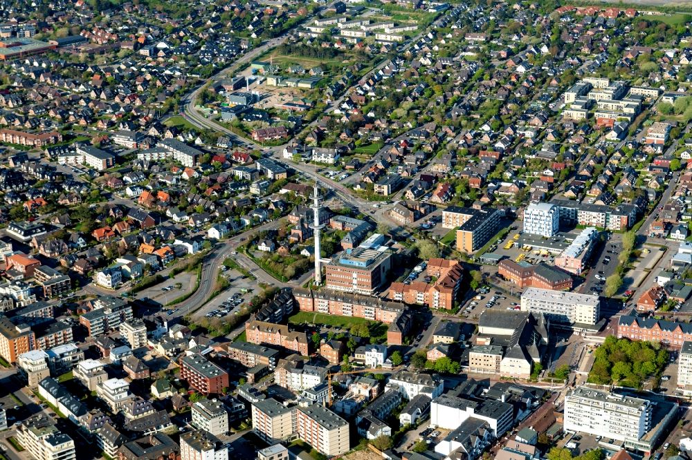 Luftaufnahme Westerland - Stadtansicht vom Innenstadtbereich mit dem Fernsehturm in Westerland auf Sylt im Bundesland Schleswig-Holstein, Deutschland