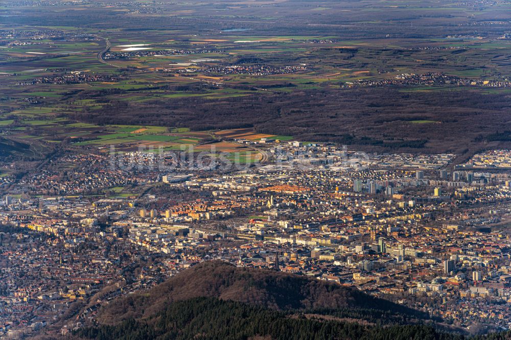 Freiburg im Breisgau von oben - Stadtansicht vom Innenstadtbereich in Freiburg im Breisgau im Bundesland Baden-Württemberg, Deutschland
