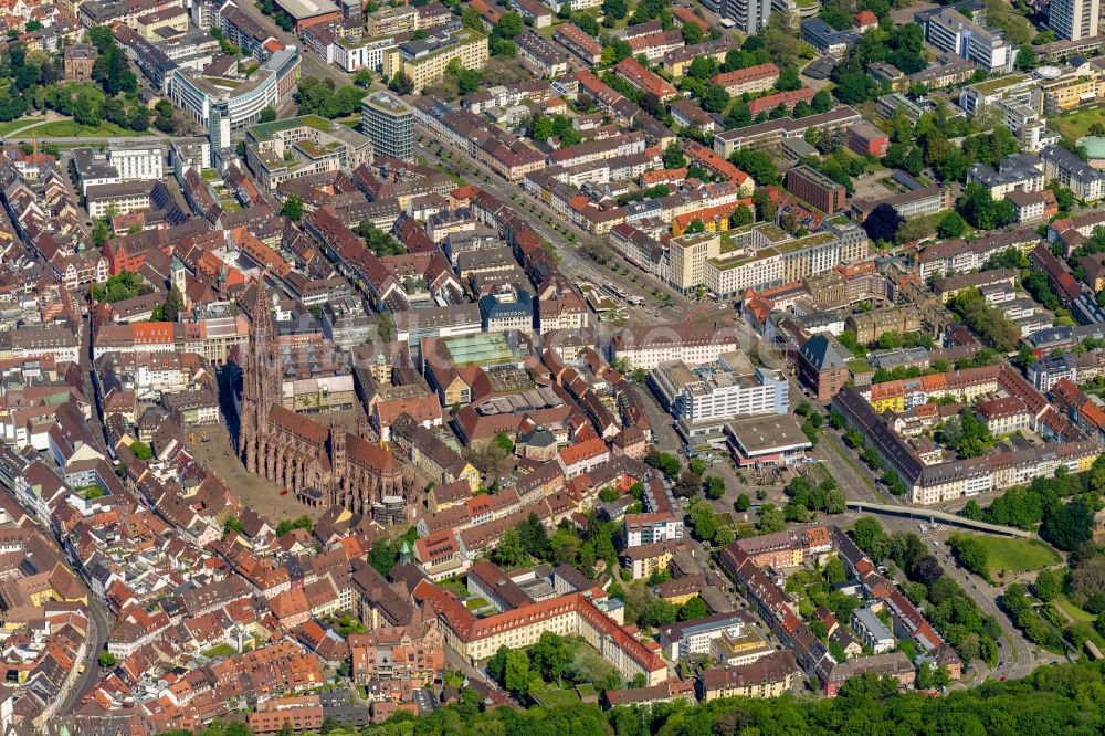 Luftbild Freiburg im Breisgau - Stadtansicht vom Innenstadtbereich in Freiburg im Breisgau im Bundesland Baden-Württemberg, Deutschland