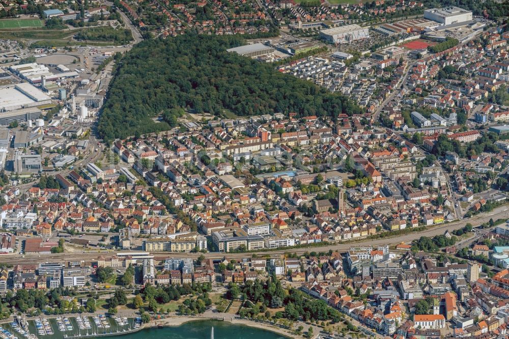 Friedrichshafen aus der Vogelperspektive: Stadtansicht vom Innenstadtbereich in Friedrichshafen im Bundesland Baden-Württemberg, Deutschland