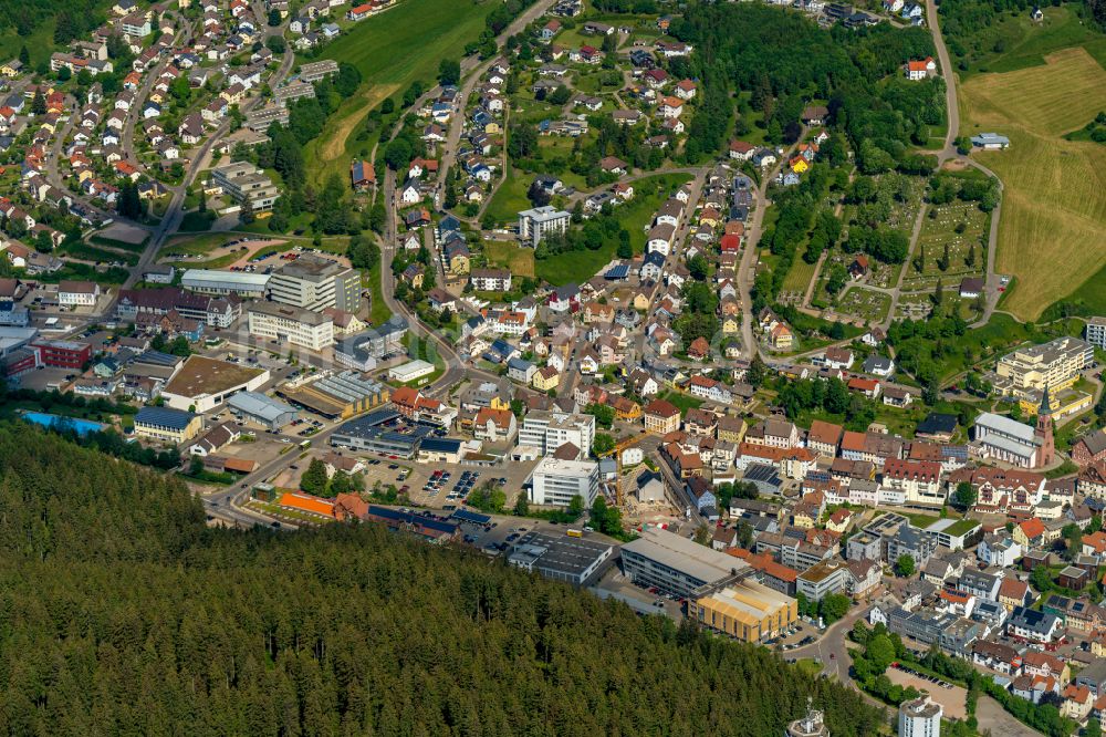 Luftbild Furtwangen im Schwarzwald - Stadtansicht vom Innenstadtbereich in Furtwangen im Schwarzwald im Bundesland Baden-Württemberg, Deutschland