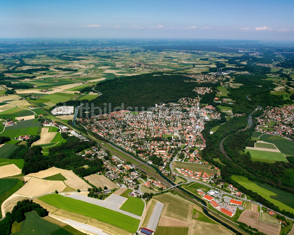 Luftaufnahme Garching an der Alz - Stadtansicht vom Innenstadtbereich in Garching an der Alz im Bundesland Bayern, Deutschland
