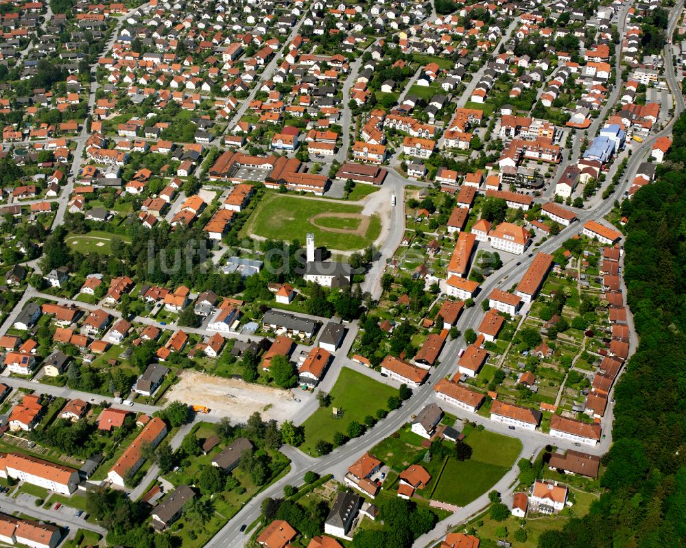 Garching an der Alz aus der Vogelperspektive: Stadtansicht vom Innenstadtbereich in Garching an der Alz im Bundesland Bayern, Deutschland