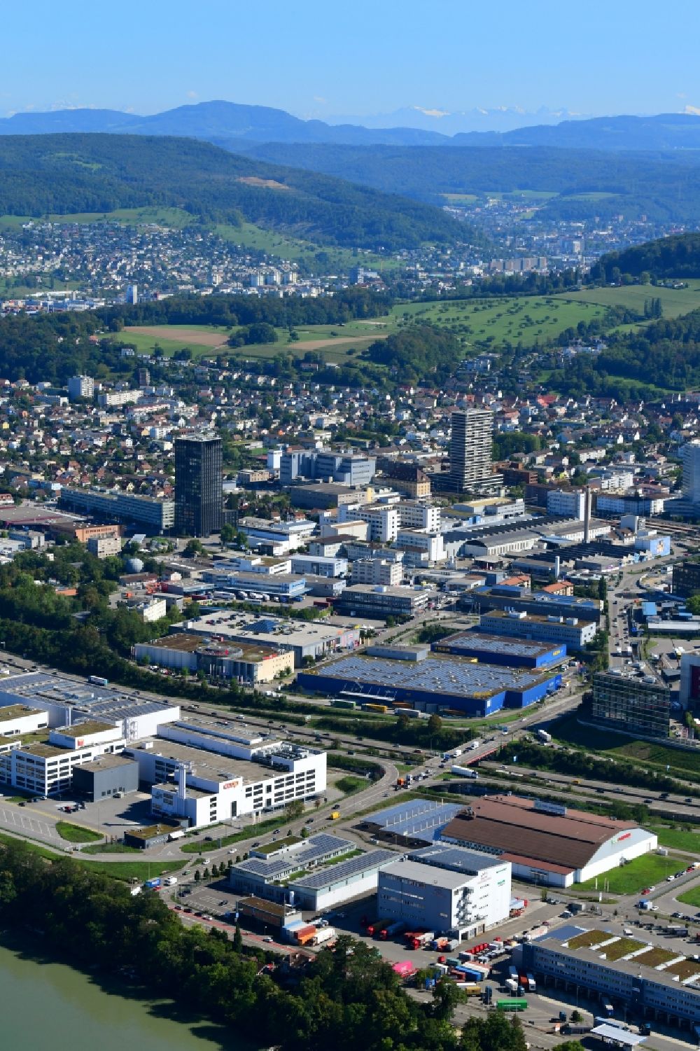 Luftbild Pratteln - Stadtansicht vom Innenstadtbereich und Gewerbegebiet in Pratteln im Kanton Basel-Landschaft, Schweiz