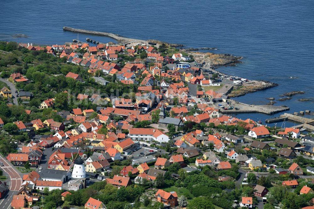 Luftaufnahme Gudhjem - Stadtansicht vom Innenstadtbereich in Gudhjem in Region Hovedstaden, Dänemark