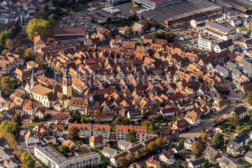 Luftaufnahme Haslach im Kinzigtal - Stadtansicht vom Innenstadtbereich in Haslach im Kinzigtal im Bundesland Baden-Württemberg, Deutschland