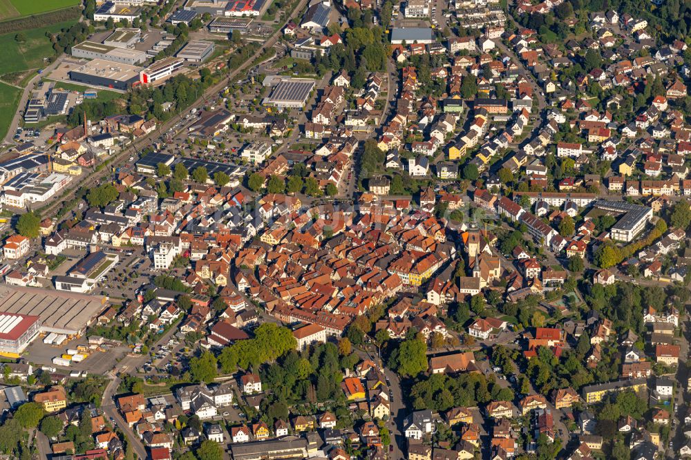Luftaufnahme Haslach im Kinzigtal - Stadtansicht vom Innenstadtbereich in Haslach im Kinzigtal im Bundesland Baden-Württemberg, Deutschland