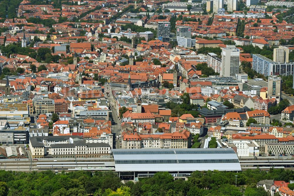 Luftaufnahme Erfurt - Stadtansicht vom Innenstadtbereich mit Hauptbahnhof in Erfurt im Bundesland Thüringen, Deutschland