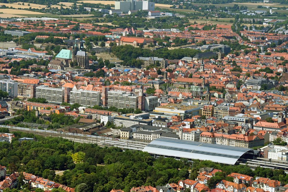 Luftbild Erfurt - Stadtansicht vom Innenstadtbereich mit Hauptbahnhof in Erfurt im Bundesland Thüringen, Deutschland