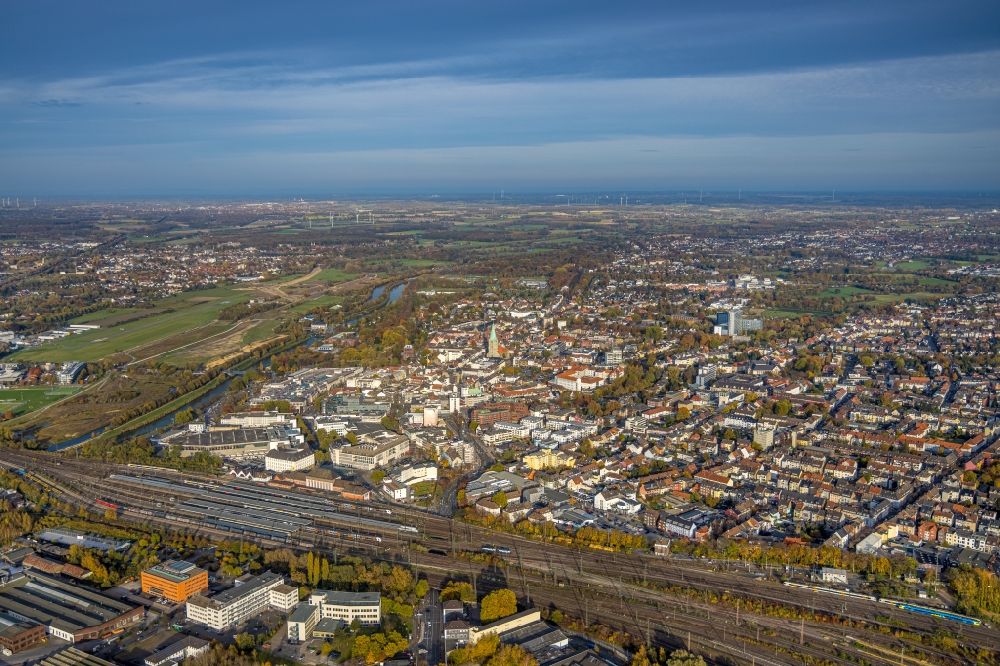 Hamm aus der Vogelperspektive: Stadtansicht vom Innenstadtbereich am Hauptbahnhof in Hamm im Bundesland Nordrhein-Westfalen, Deutschland