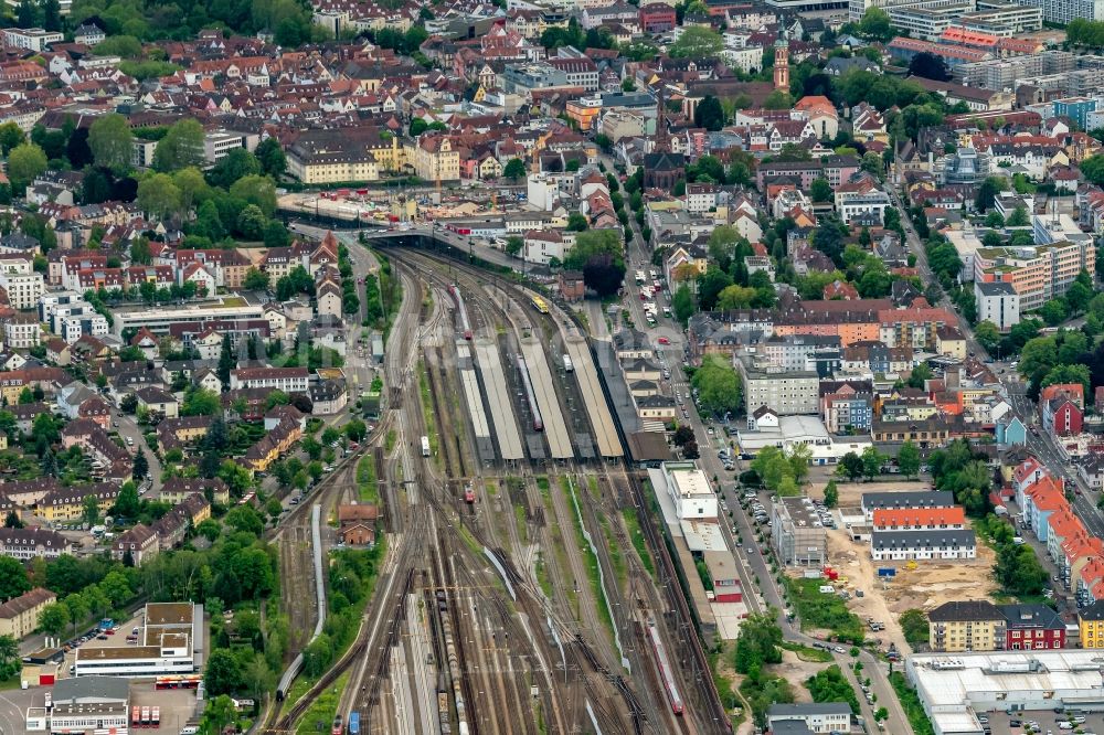 Luftbild Offenburg - Stadtansicht vom Innenstadtbereich am Hauptbahnhof in Offenburg im Bundesland Baden-Württemberg, Deutschland