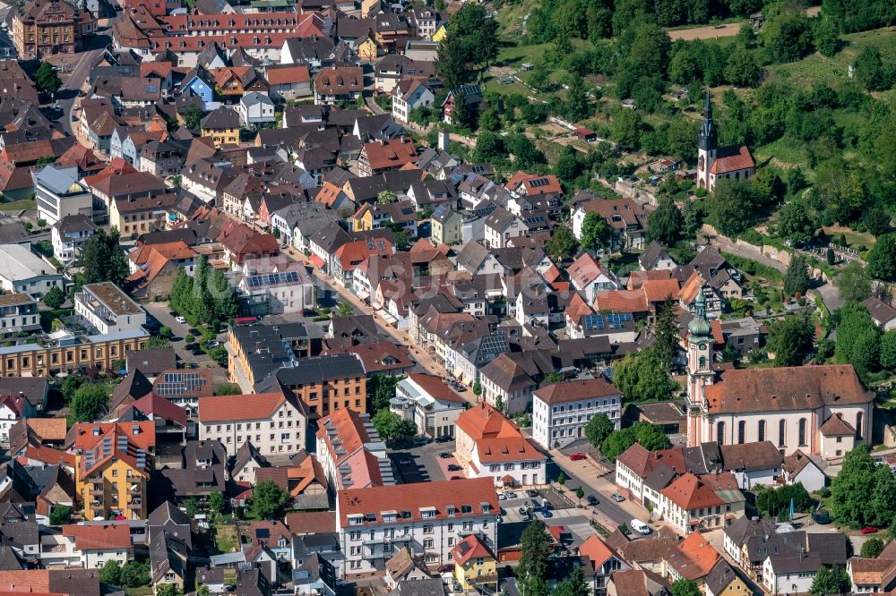 Herbolzheim von oben - Stadtansicht vom Innenstadtbereich in Herbolzheim im Bundesland Baden-Württemberg, Deutschland