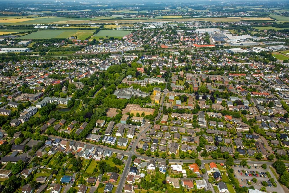 Luftbild Holzwickede - Stadtansicht vom Innenstadtbereich in Holzwickede im Bundesland Nordrhein-Westfalen