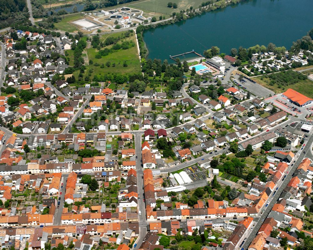 Huttenheim aus der Vogelperspektive: Stadtansicht vom Innenstadtbereich in Huttenheim im Bundesland Baden-Württemberg, Deutschland