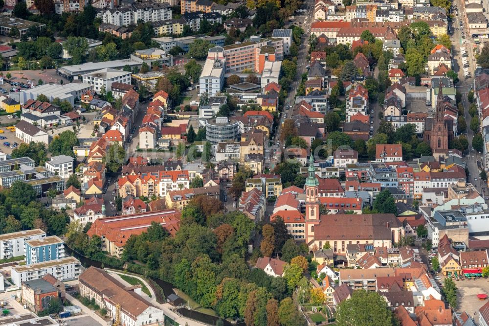 Luftaufnahme Offenburg - Stadtansicht vom Innenstadtbereich Innenstadt und Okenstrasse in Offenburg im Bundesland Baden-Württemberg, Deutschland