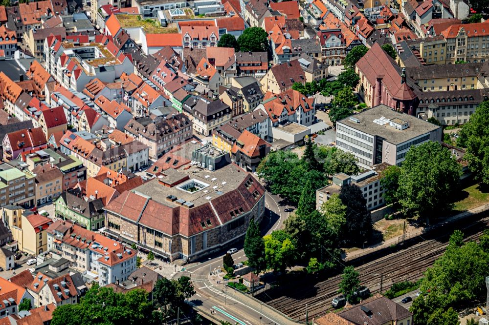 Luftbild Offenburg - Stadtansicht vom Innenstadtbereich Mit Karstadt Gebäde in Offenburg im Bundesland Baden-Württemberg, Deutschland