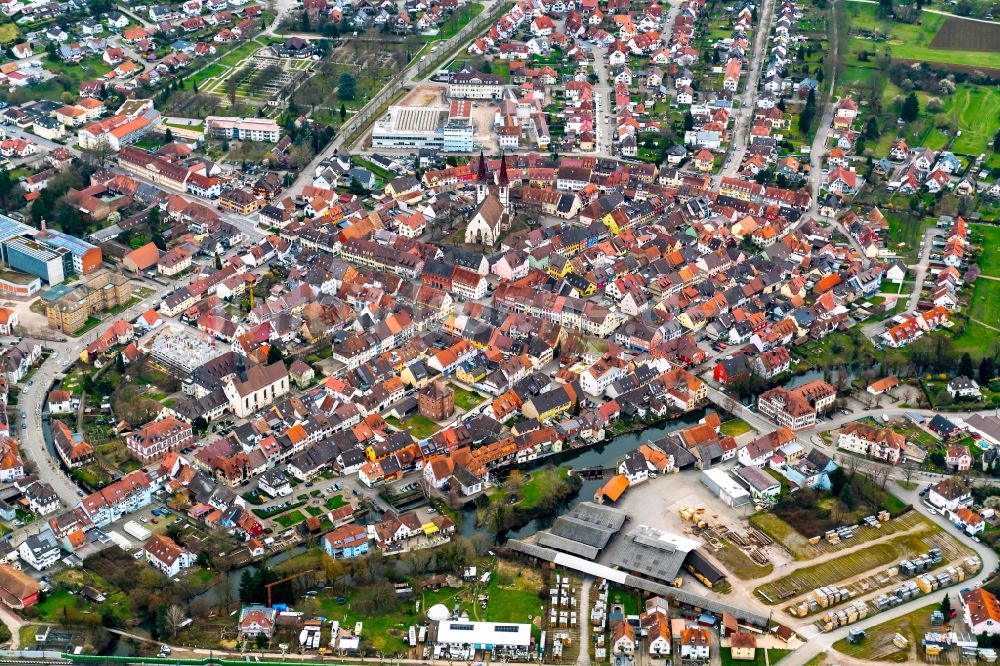 Luftaufnahme Kenzingen - Stadtansicht vom Innenstadtbereich in Kenzingen im Bundesland Baden-Württemberg, Deutschland