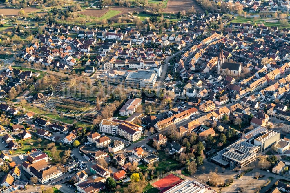 Kenzingen von oben - Stadtansicht vom Innenstadtbereich in Kenzingen im Bundesland Baden-Württemberg, Deutschland
