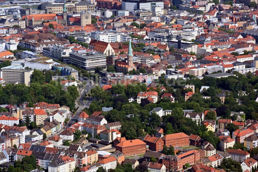 Luftbild Braunschweig - Stadtansicht vom Innenstadtbereich Kirche St. Petri in Braunschweig im Bundesland Niedersachsen, Deutschland