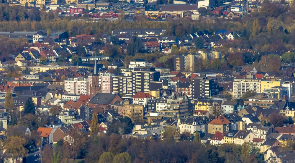 Luftbild Bochum - Stadtansicht vom Innenstadtbereich mit dem Kirchengebäude der Friedenskirche in Bochum im Bundesland Nordrhein-Westfalen, Deutschland