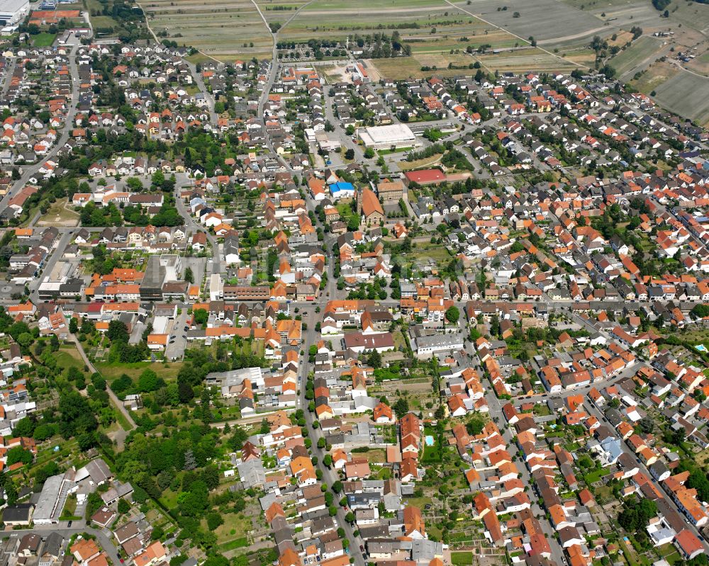 Kirrlach von oben - Stadtansicht vom Innenstadtbereich in Kirrlach im Bundesland Baden-Württemberg, Deutschland