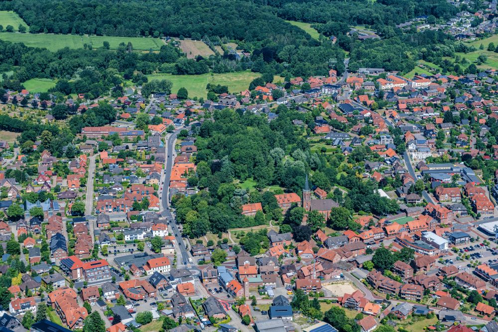 Harsefeld von oben - Stadtansicht vom Innenstadtbereich Klosterpark in Harsefeld im Bundesland Niedersachsen, Deutschland