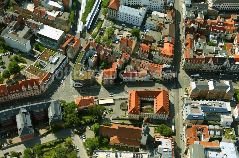 Erfurt von oben - Stadtansicht vom Innenstadtbereich an der Kreuzung Juri-Gagarin-Ring und Bahnhofstraße im Ortsteil Altstadt in Erfurt im Bundesland Thüringen, Deutschland
