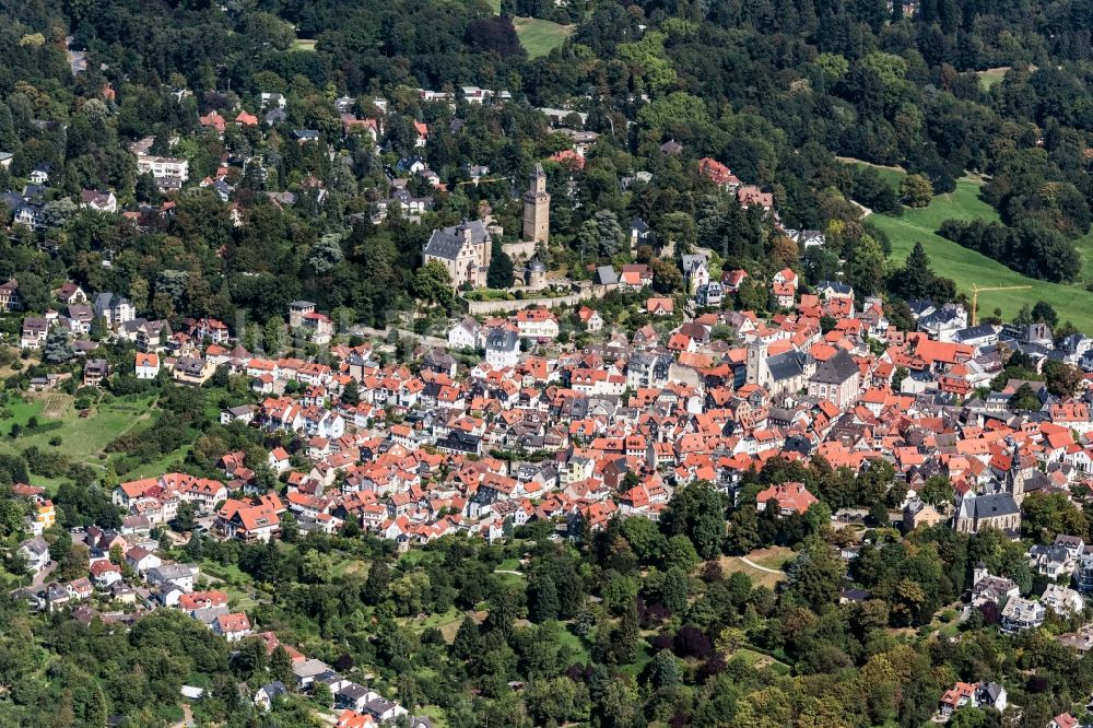 Kronberg im Taunus aus der Vogelperspektive: Stadtansicht vom Innenstadtbereich in Kronberg im Taunus im Bundesland Hessen