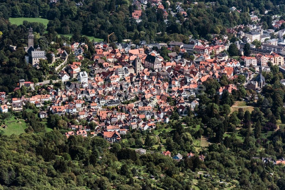 Luftaufnahme Kronberg im Taunus - Stadtansicht vom Innenstadtbereich in Kronberg im Taunus im Bundesland Hessen