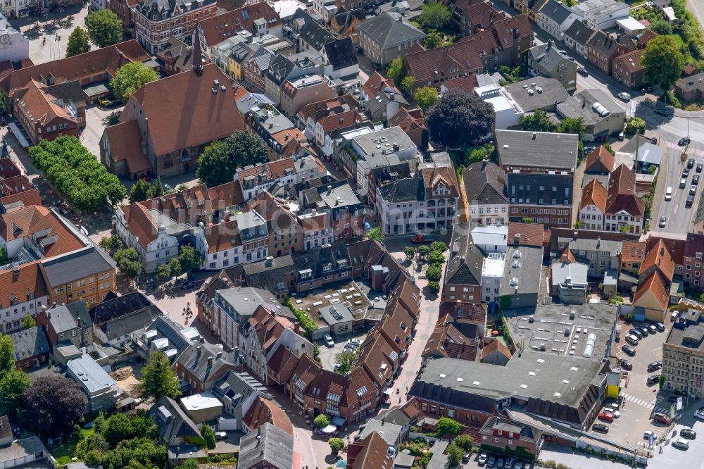 Luftaufnahme Eckernförde - Stadtansicht vom Innenstadtbereich Langebrückstraße - Frau-Clara-Straße - Ochsenkopf in Eckernförde im Bundesland Schleswig-Holstein, Deutschland