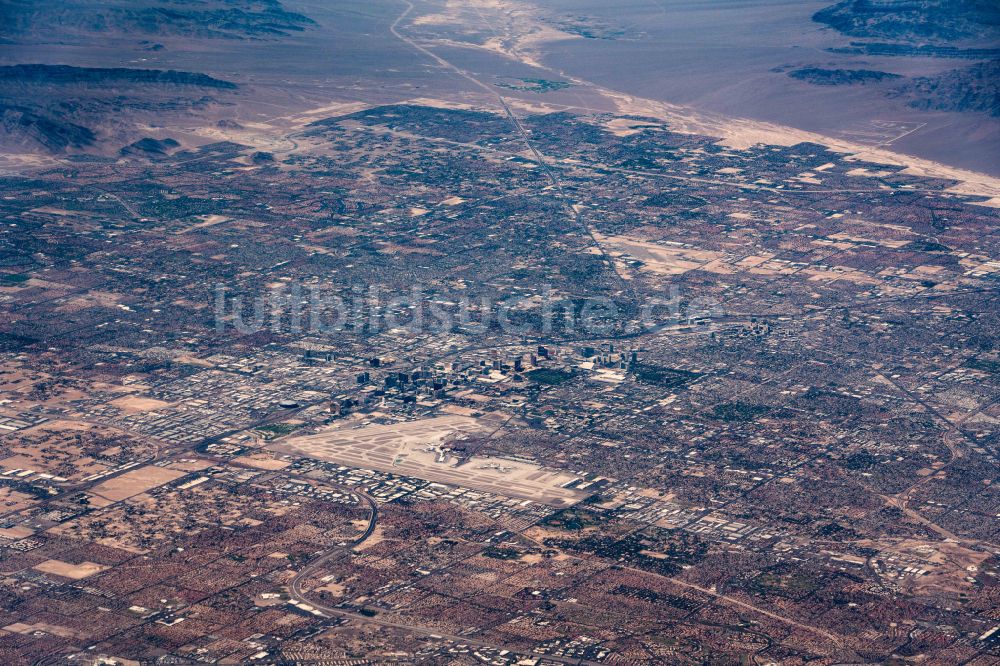 Las Vegas aus der Vogelperspektive: Stadtansicht vom Innenstadtbereich in Las Vegas in Nevada, USA